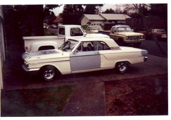 fairlane_and_richards_truck.jpg The fairlane and my freind richards 1971 F100 4x4