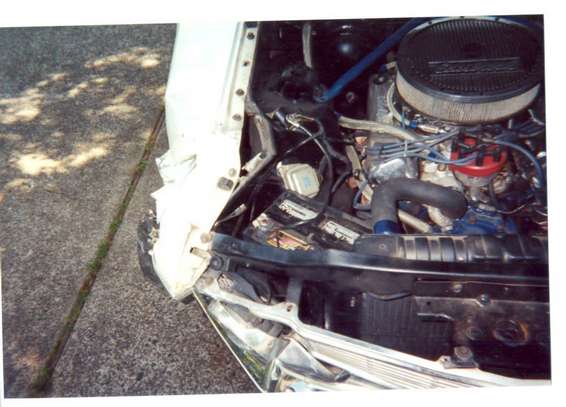 the_inner_fender_is_smashed_too.jpg The inner fender is smashed too