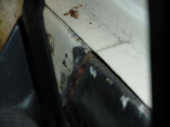 fairlane_009.jpg See how the passenger side inner fender moved forward, and they left it there?