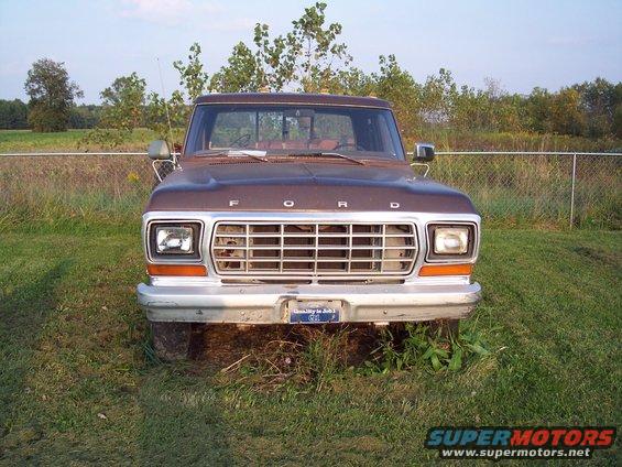 1978 Ford F-250 front view, parked in grassy area