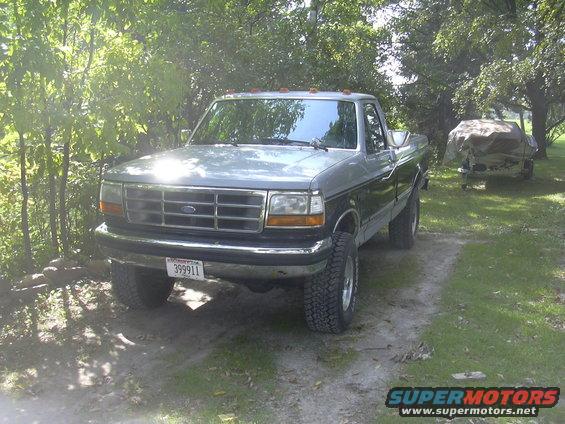 Front view of a two-tone Ford F-Series pickup truck, circa 1995