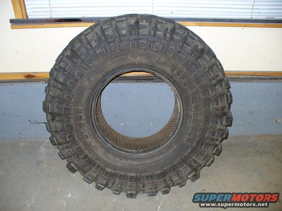 Off-road tire with aggressive tread pattern