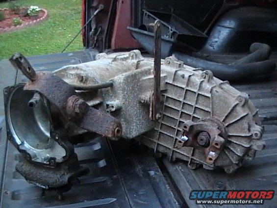 Transfer case with rusted mounting brackets and shift lever