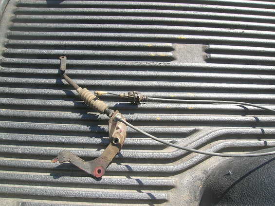 dscn2018.jpg C6 fuel injected kick down cable.