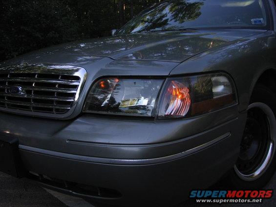 2000 Ford Crown Victoria front end, showing grille and headlights