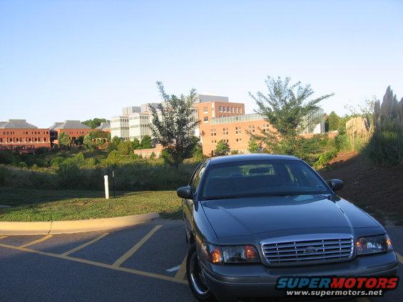 Dark gray 2000 Ford Crown Victoria front grille and headlights