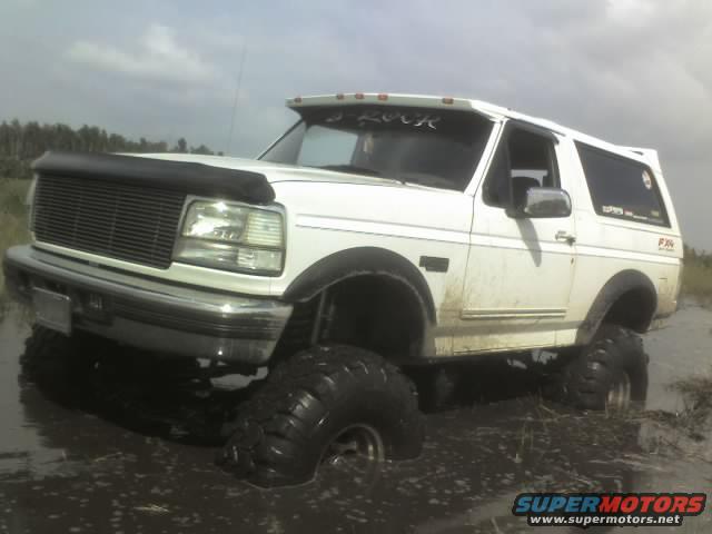 1995 Ford Bronco with large tires stuck in mud