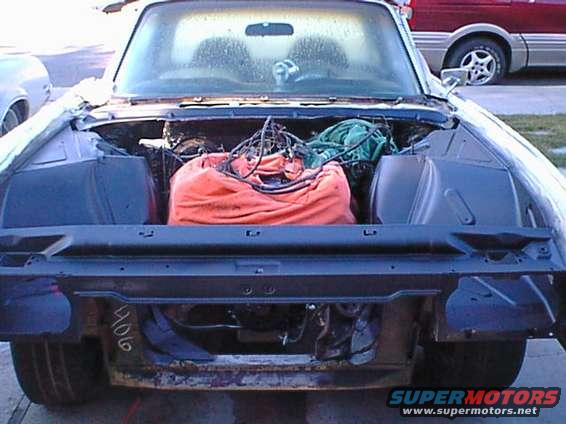dsc00089.jpg the engine compartment gets detailed!