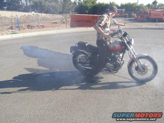 p1010002.jpg Burning old rubber of the Moped (Honda Rebel)