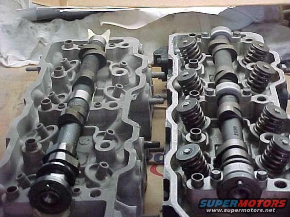 mvc810f.jpg left: new 292 cam going into ported head on the right