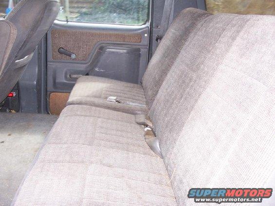truckint3.jpg middle row... definatly thinking captains chairs here