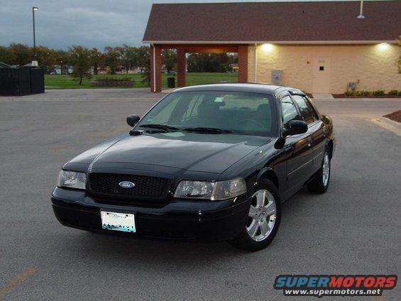 Black 2003 Ford Crown Victoria, 3q front view