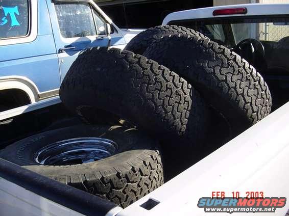 more_body_lift_pics_022.jpg 35" BFG's ATs well worn on 3 wheels (gone to Rade)