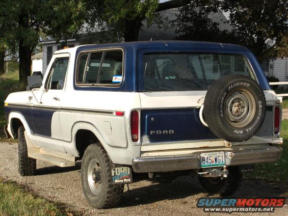 1978 Ford Bronco, rear view, white and blue with spare tire