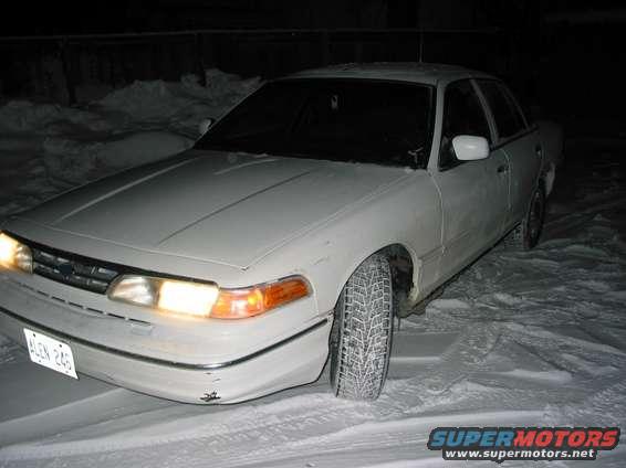 1996 Ford Crown Victoria front 3/4 view in snow