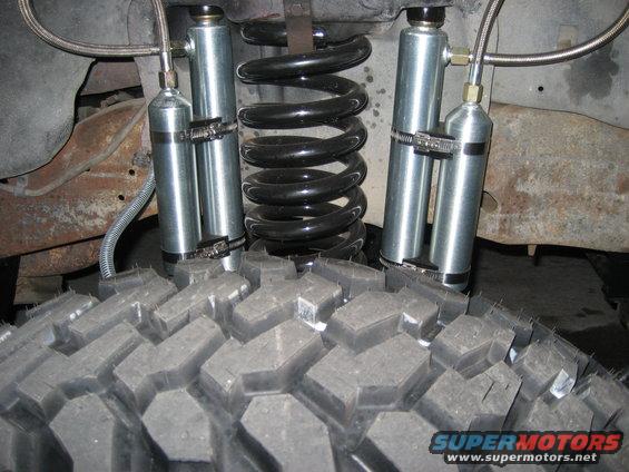 img_0633.jpg Dual Procomp MX2.0R Monotube Reservoir Shocks