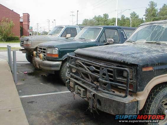 group_shot_front.jpg The Memphis crew, from L to R: me, Ben ("Havack"), and Steve (Steve83).  Bent bumper mounts so off it stayed for months... gave me good recovery and hi-jack points.
