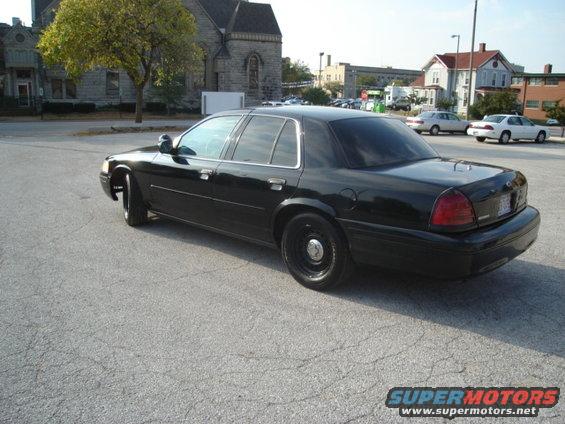 Black 2000 Ford Crown Victoria sedan, 3q front view