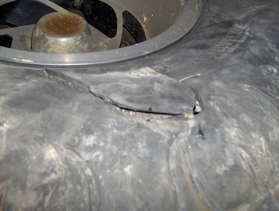 004.jpg Gash in sidewall