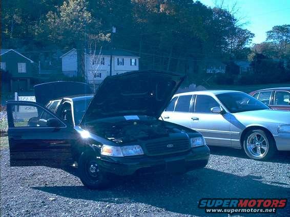 nov03_26.jpg My 2000 P71.  I want the wheels from that silver Vic! (Thanks to whomever put that cool smiley face ball on my 4.6.)