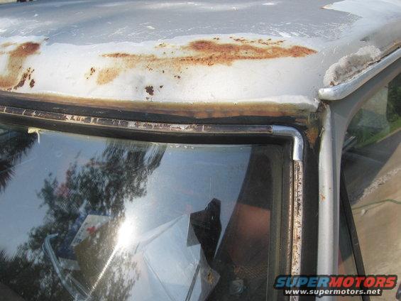 1979 Ford F-150 roofline with rust and worn paint