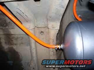 100_2931.jpg Tank and hoses, it's 3/8" line from Lowes that I cut and spliced where needed.