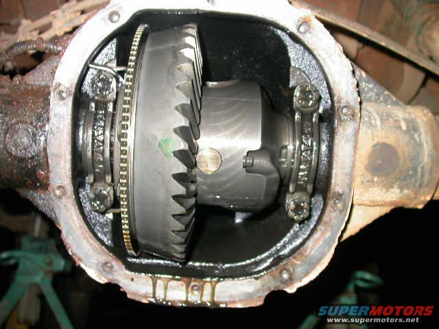 dscn5627.jpg Look what happens when the axle tube comes loose, it lets the pinion get into the carrier.  