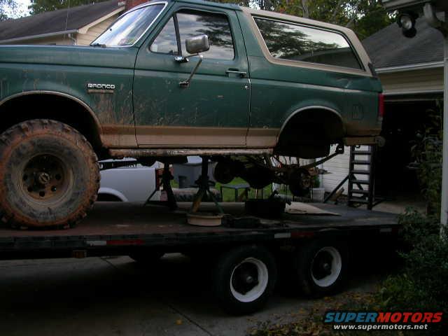 dscn5623.jpg Bronco in surgery.