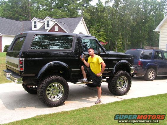 pict0129.jpg My cousin posing next to BRONX.