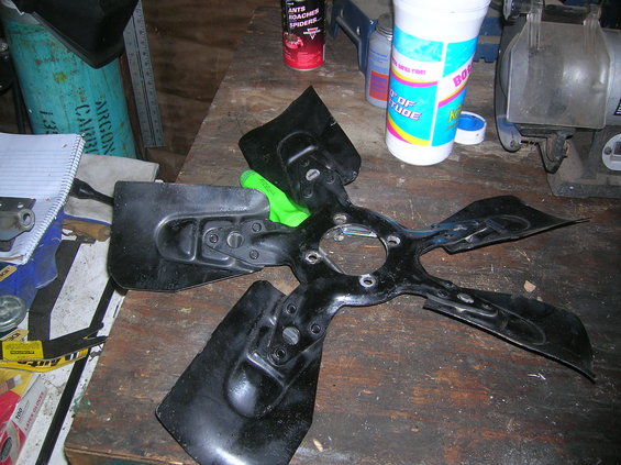 dscn2199.jpg factory fan blade carb model.