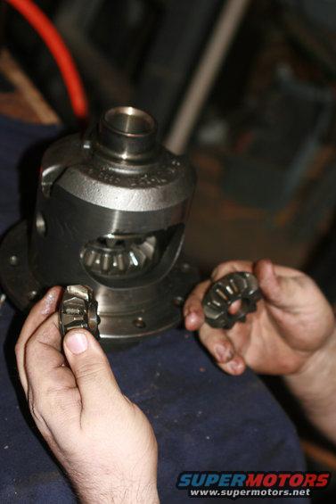 img_0060.jpg Here are the spiders removed from the case.  Note that with the spiders removed one of the side gears falls down.