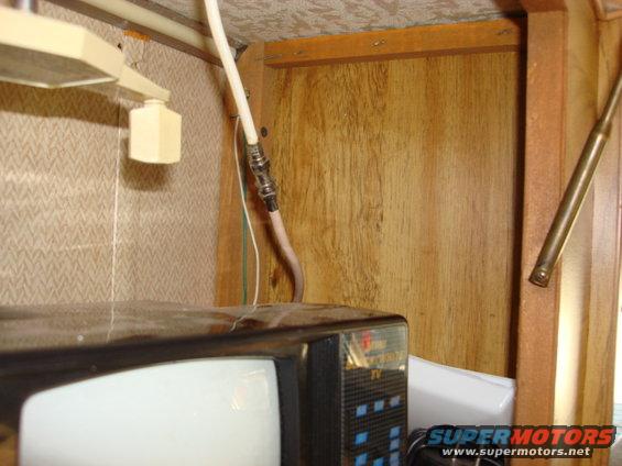 front-bunk05.jpg ok here is the driver side cabinet i need to make a support brace to hold the bed lock. The driver side is not to bad.