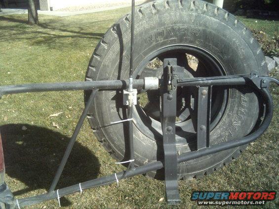 dsci0002.jpg Tailgate open, showing coax routing.