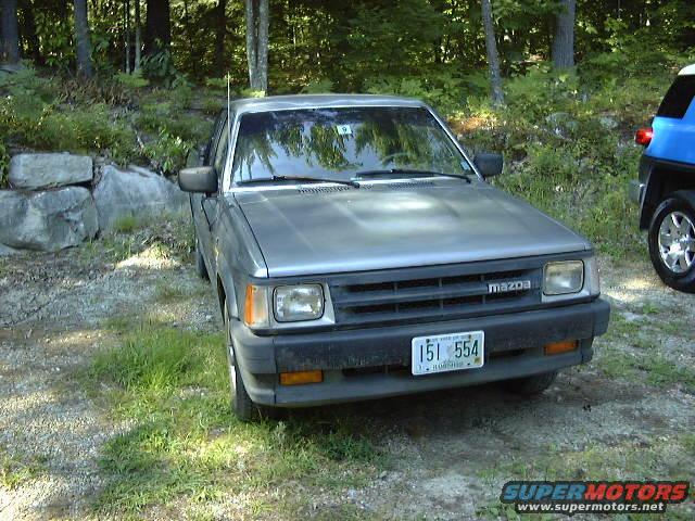 1991 Mazda B2600i front view with license plate 151 554
