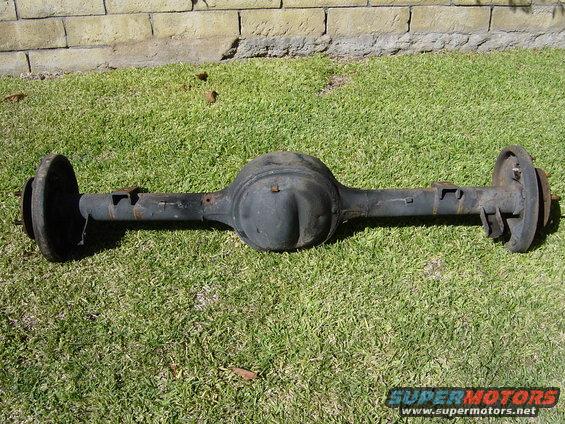 rear axle assembly with brake drums
