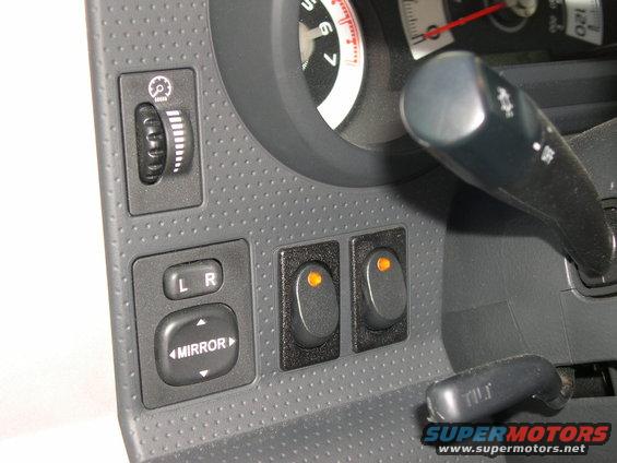fj-mod-pix-1107-016.jpg clean dash switches that control the Piaa's & drl off/on