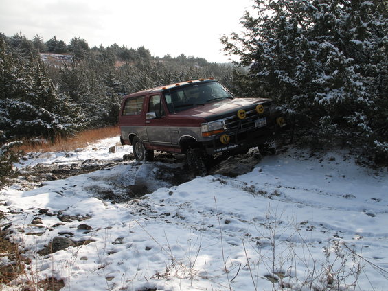 1995 Ford Bronco 3q-front view on snowy trail with aftermarket lights