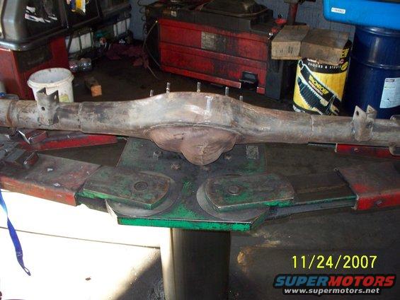 Rear axle assembly on a stand, dated 11/24/2007