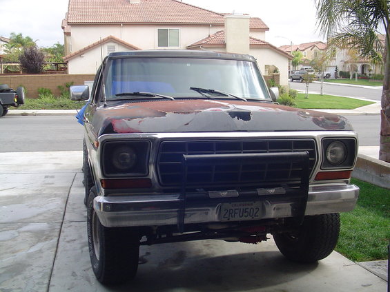 1978 Ford Bronco front view with peeling paint on hood and grille guard