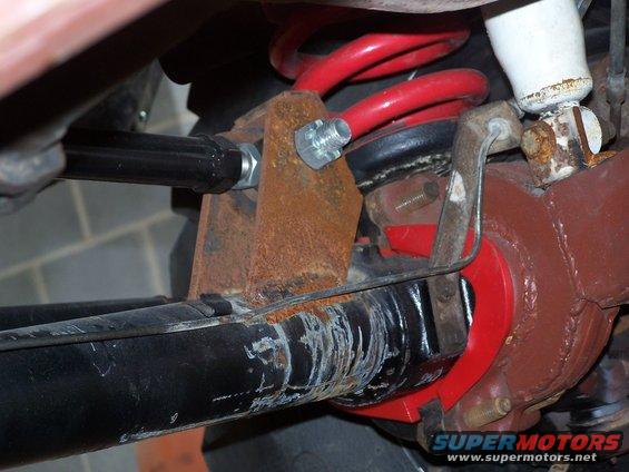 bronco-1207-010.jpg lower track bar mount from back.