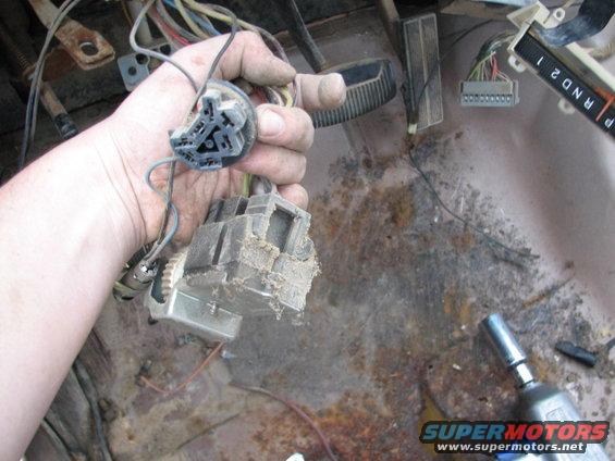 img_2600.jpg Filthy headlight switch