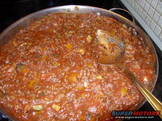 img_0223.jpg Where's that red ring of clear fat ? It's not there because you drained off the fat from the beef(and veggies), cooked the sausages separately and used oil NOWHERE during this process !