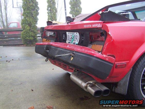 1985 Toyota MR2 rear view, damaged bumper, dual exhaust
