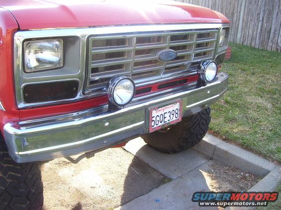 1986 Ford Bronco front grille, headlights, and California license plate 5GOE398