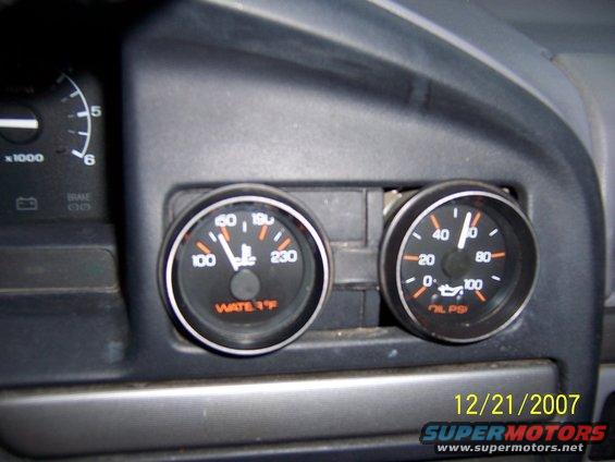 Dashboard with water and oil pressure gauges. Date stamp 12/21/2007