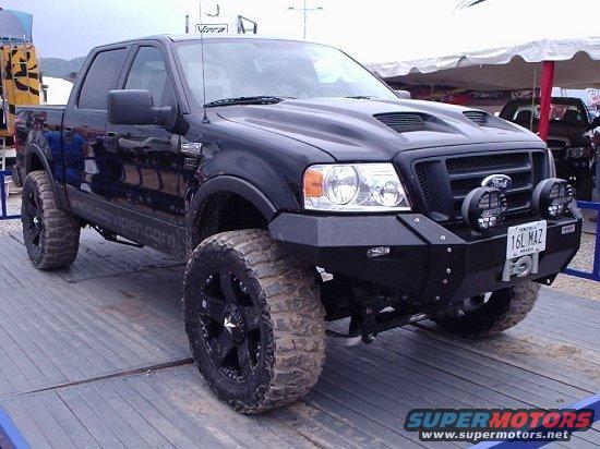 733822.jpg Venezuela off road and adventure Festival 2006, stand viper accessories (accviper.com)