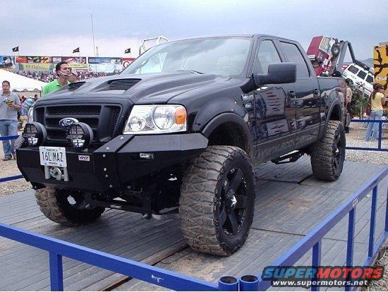 733823.jpg Venezuela off road and adventure Festival 2006, stand viper accessories (accviper.com)