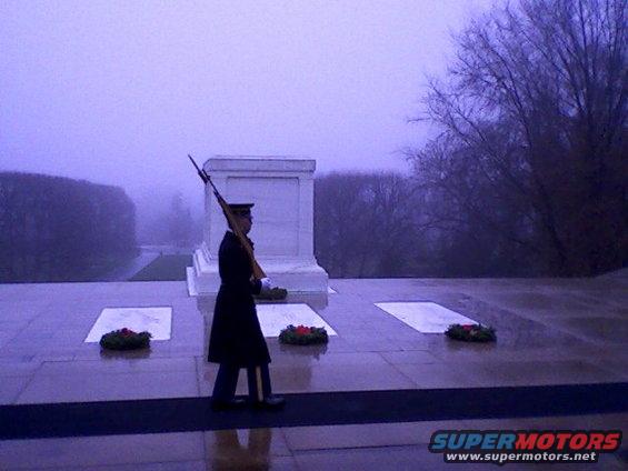 2-guard-at-tombs-of-unknowns-arlington-122307.jpg Guard at Tombs of Unknowns 12-23-07