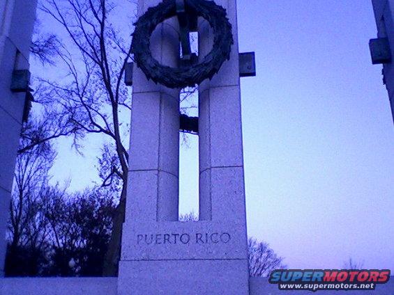 puerto-rico-wwii-memorial-dc-122107.jpg Puerto Rico Wreath WWII Memorial 12-21-07
