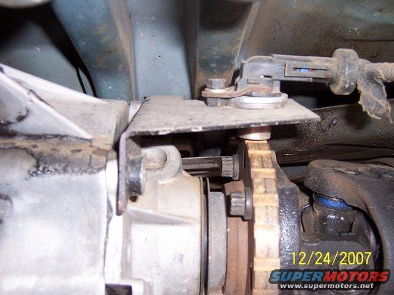 12242007-016.jpg Transfer case mounted speed sensor.